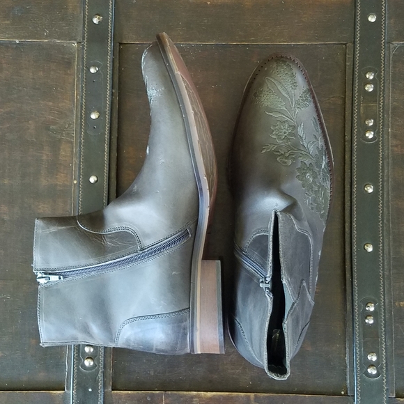 🍁Steve Madden Floral Embroidered Boots🍁 - Picture 2 of 8